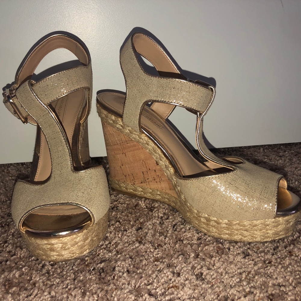 Antonio Melani gold shimmer wedge cork 7.5